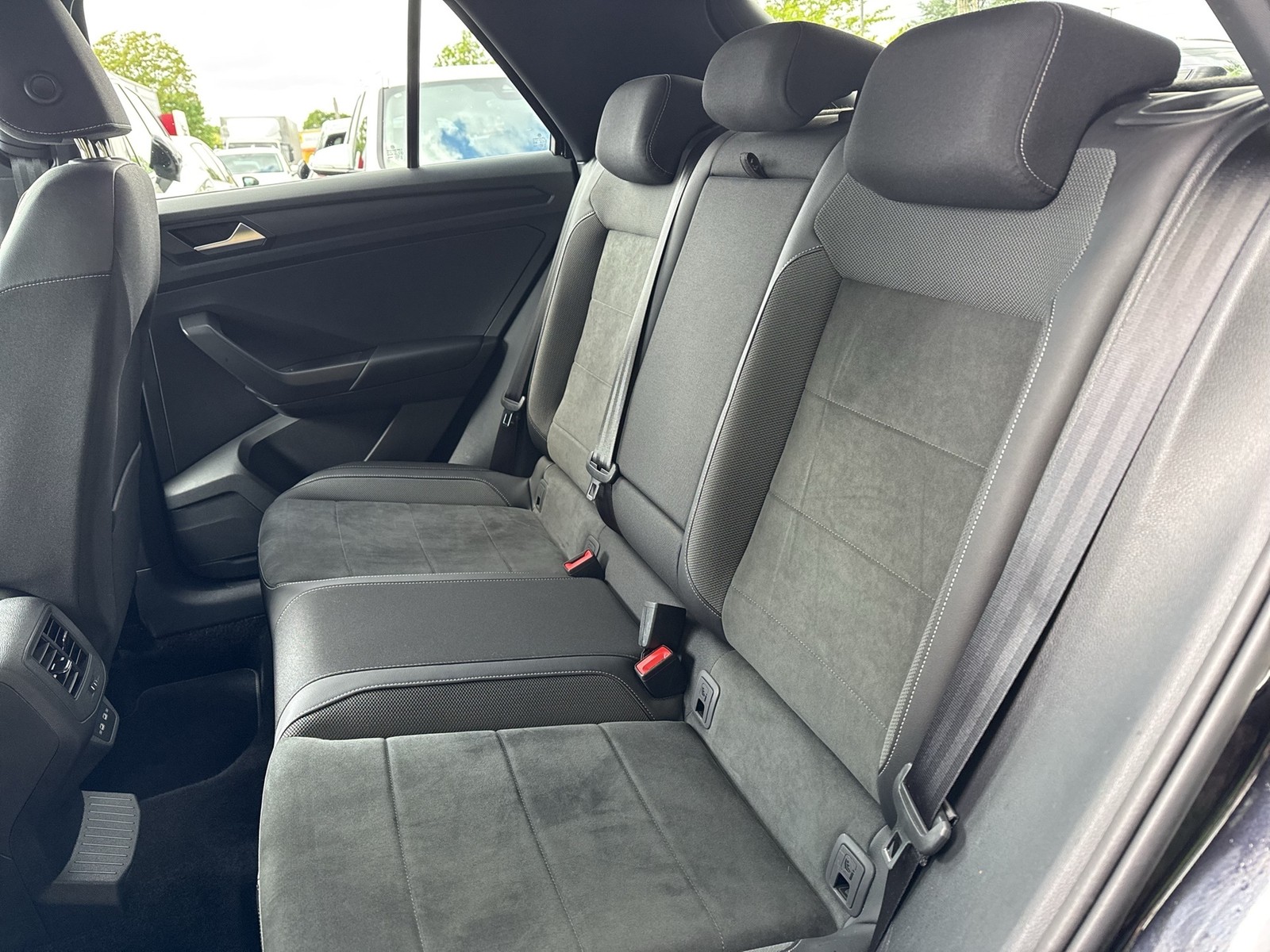 Volkswagen T-Roc 1.5 R-LINE BLACK STYLE CAM ACC LM19 NAVI