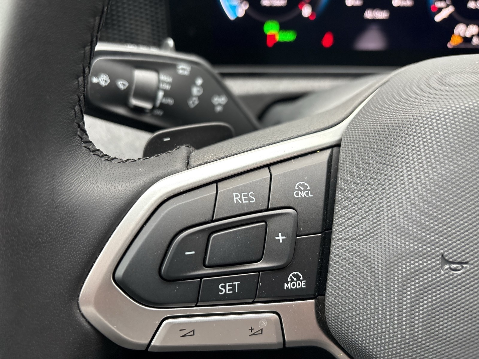 Volkswagen Tiguan 1.5 eTSI AHK CAM NAVI CARPLAY SITZHEIZUNG