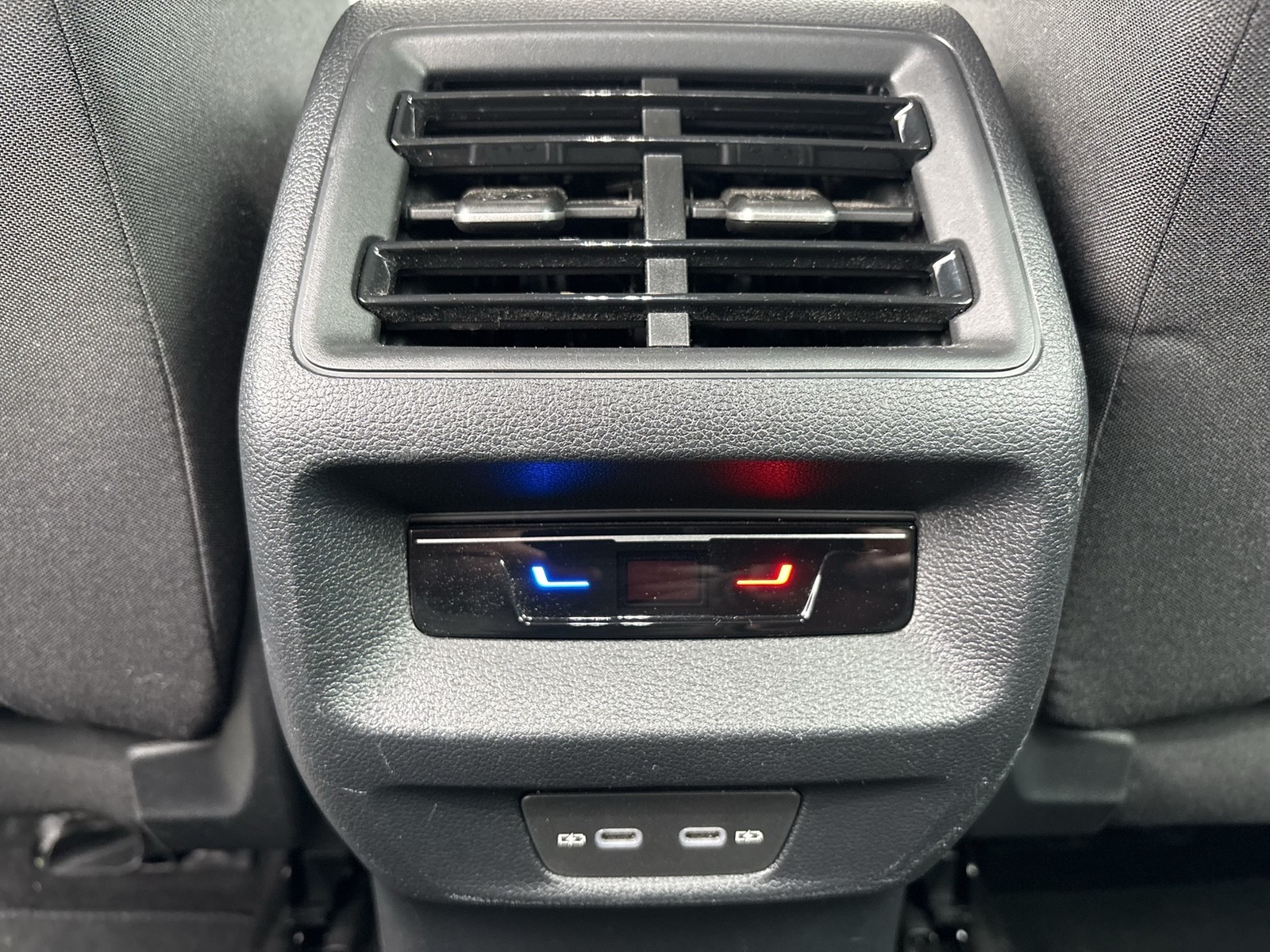 Volkswagen Tiguan 1.5 eTSI AHK CAM NAVI CARPLAY SITZHEIZUNG