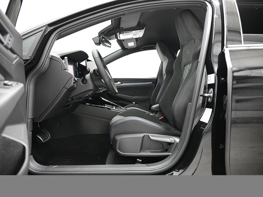 Volkswagen Golf VIII 1.5 eTSI R-LINE BLACK STYLE CAM LM18