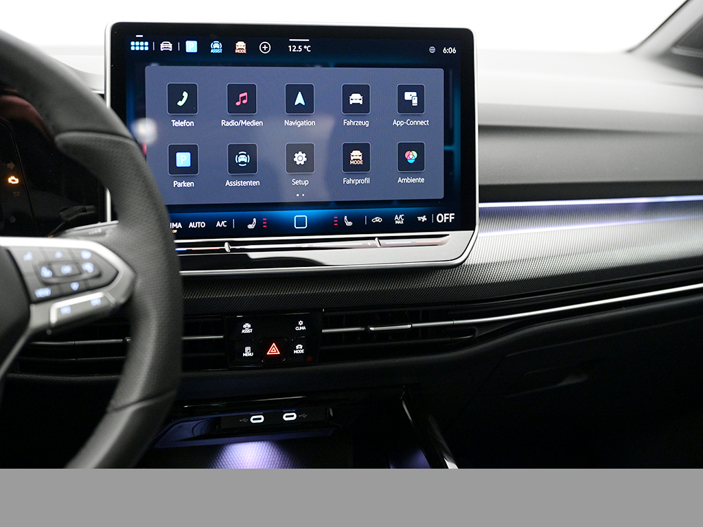 Volkswagen Golf VIII 1.5 eTSI R-LINE BLACK STYLE CAM LM18