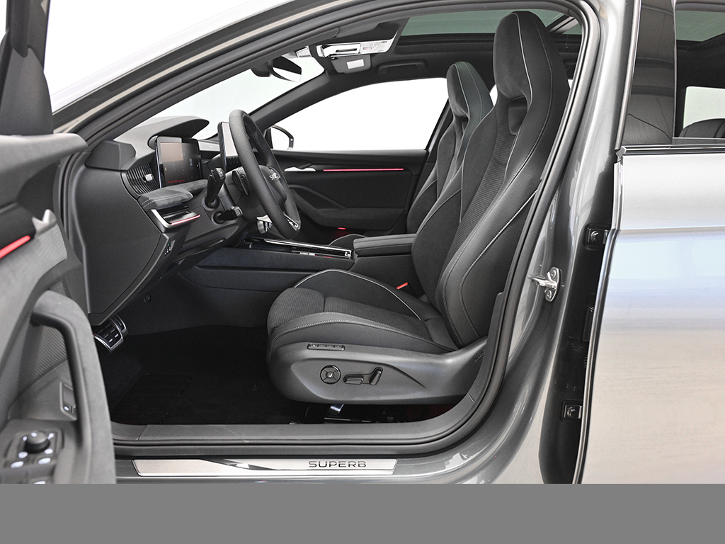Skoda Superb Combi HYBRID SPORTLINE AHK HEADUP NAVI