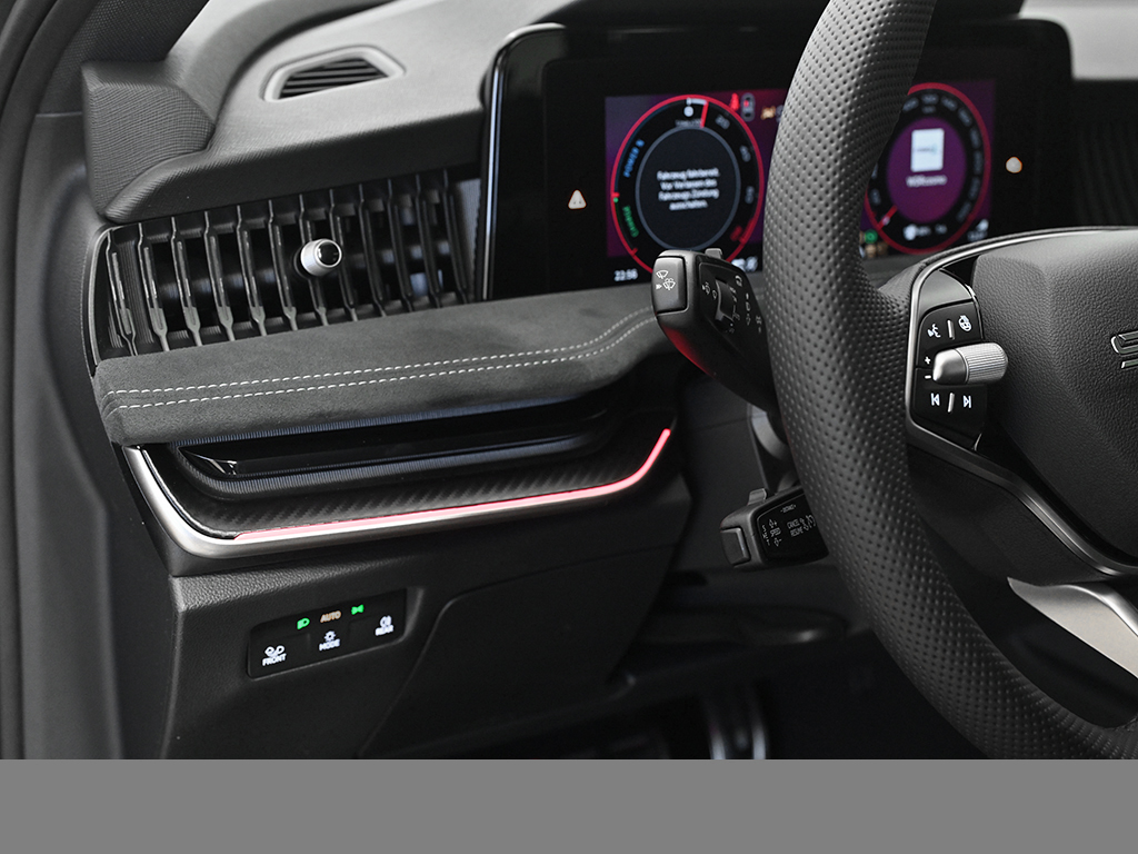 Skoda Superb Combi HYBRID SPORTLINE AHK HEADUP NAVI