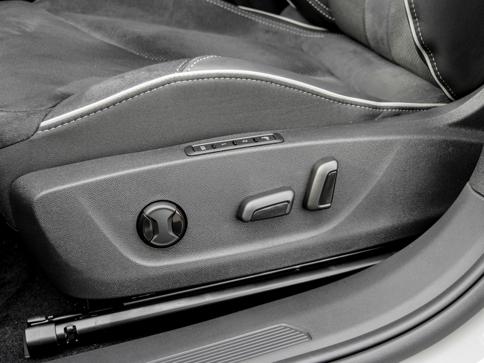 Skoda Enyaq 85 SPORTLINE AHK PANO HEADUP eSITZE 360CAM