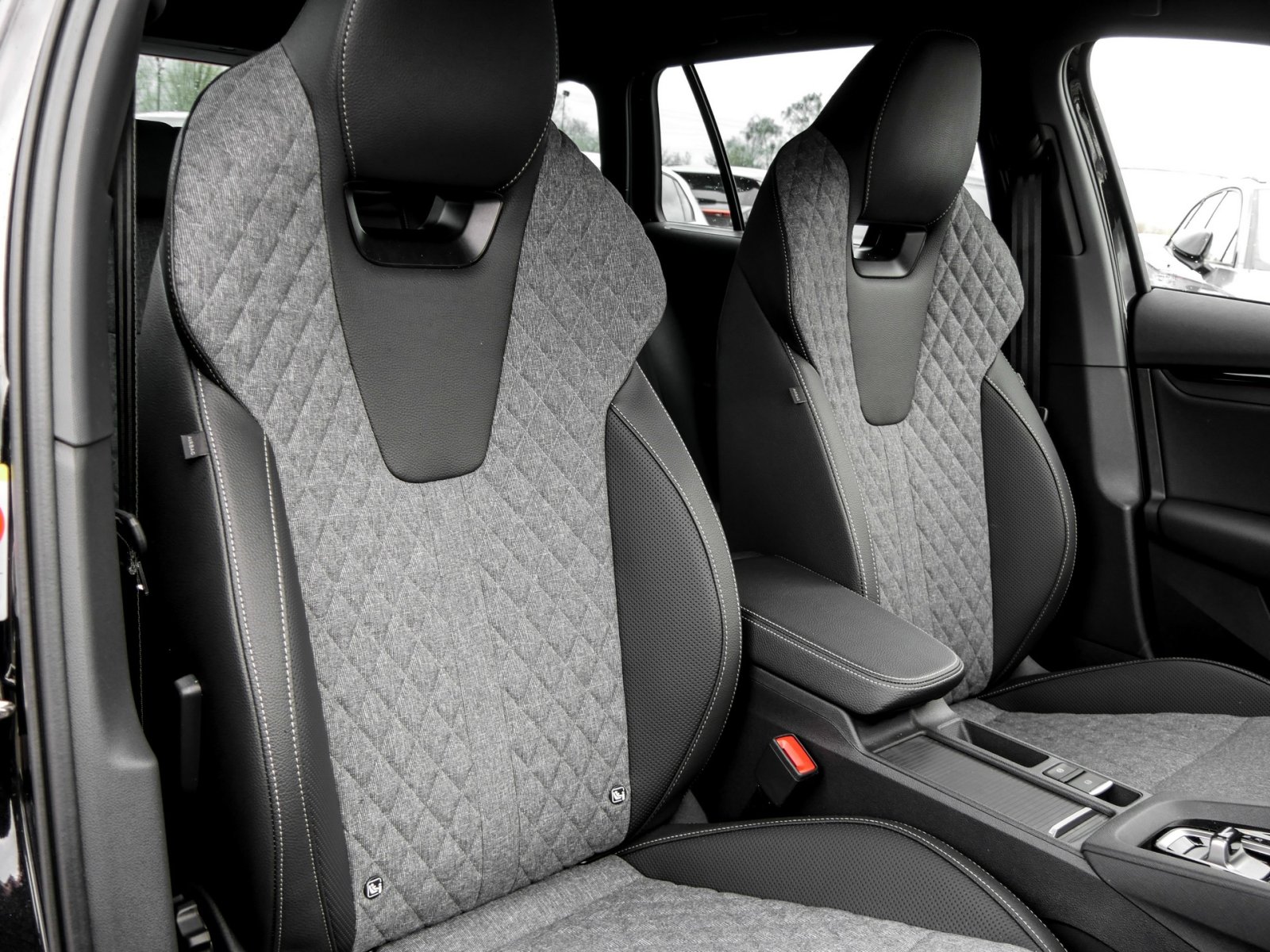 Skoda Octavia Combi 2.0 SPORTLINE DSG AHK MATRIXLED