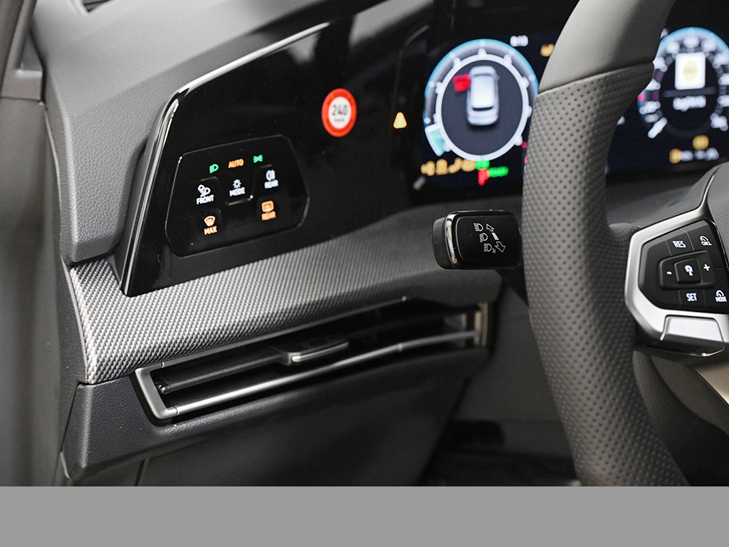 Volkswagen Golf VIII 1.5 eTSI R-LINE BLACK STYLE CAM LM18