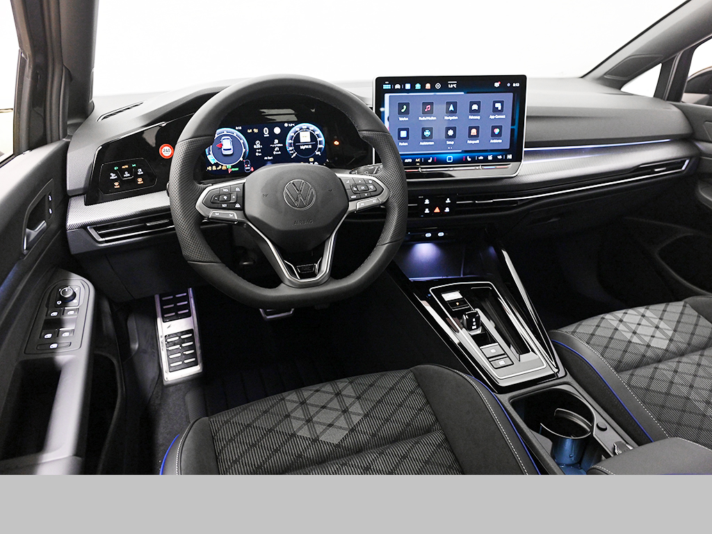 Volkswagen Golf VIII 1.5 eTSI R-LINE BLACK STYLE CAM LM18