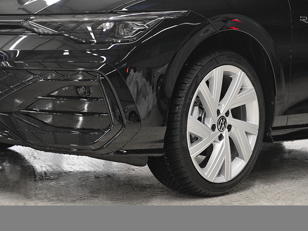 Volkswagen Golf VIII 1.5 eTSI R-LINE BLACK STYLE CAM LM18