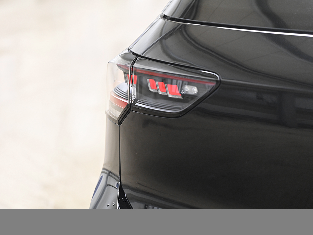 Volkswagen Golf VIII 1.5 eTSI R-LINE BLACK STYLE CAM LM18