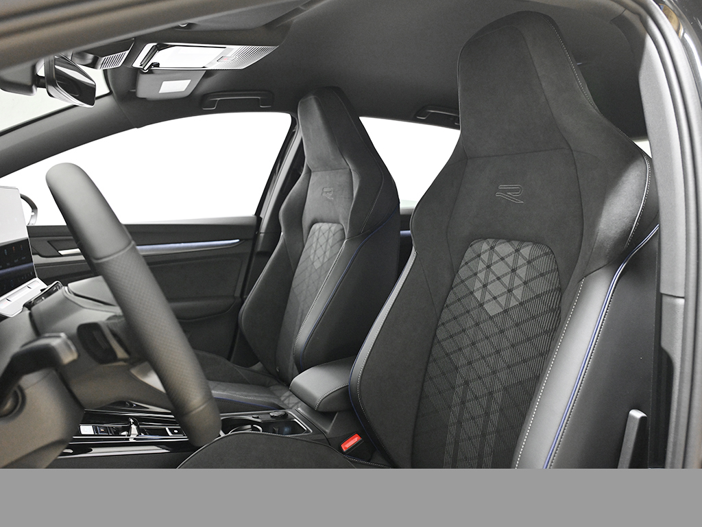 Volkswagen Golf VIII 1.5 eTSI R-LINE BLACK STYLE CAM LM18