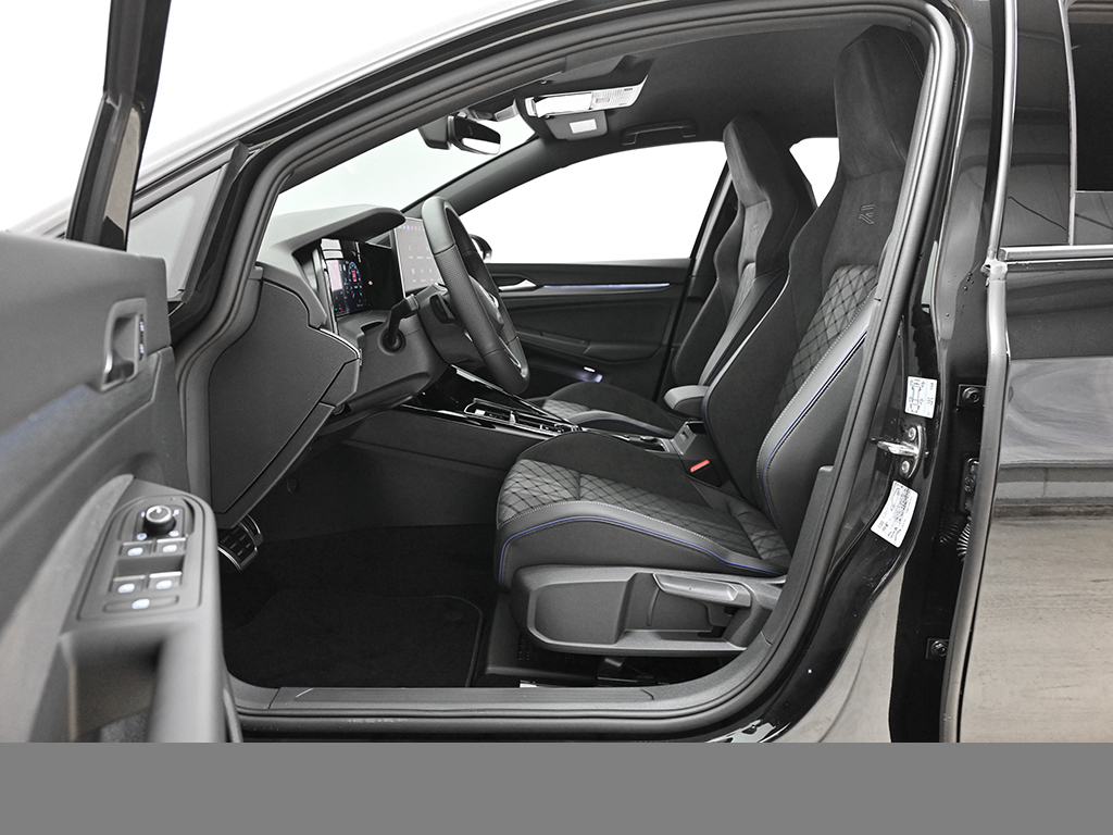 Volkswagen Golf VIII 1.5 eTSI R-LINE BLACK STYLE CAM LM18