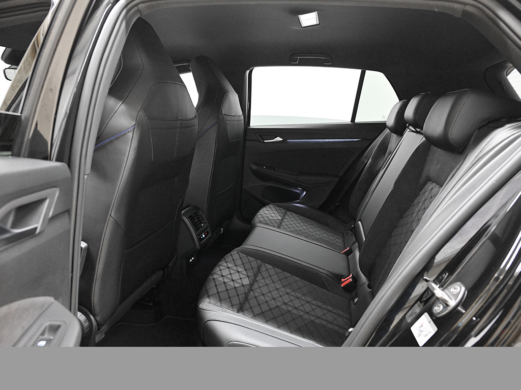 Volkswagen Golf VIII 1.5 eTSI R-LINE BLACK STYLE CAM LM18