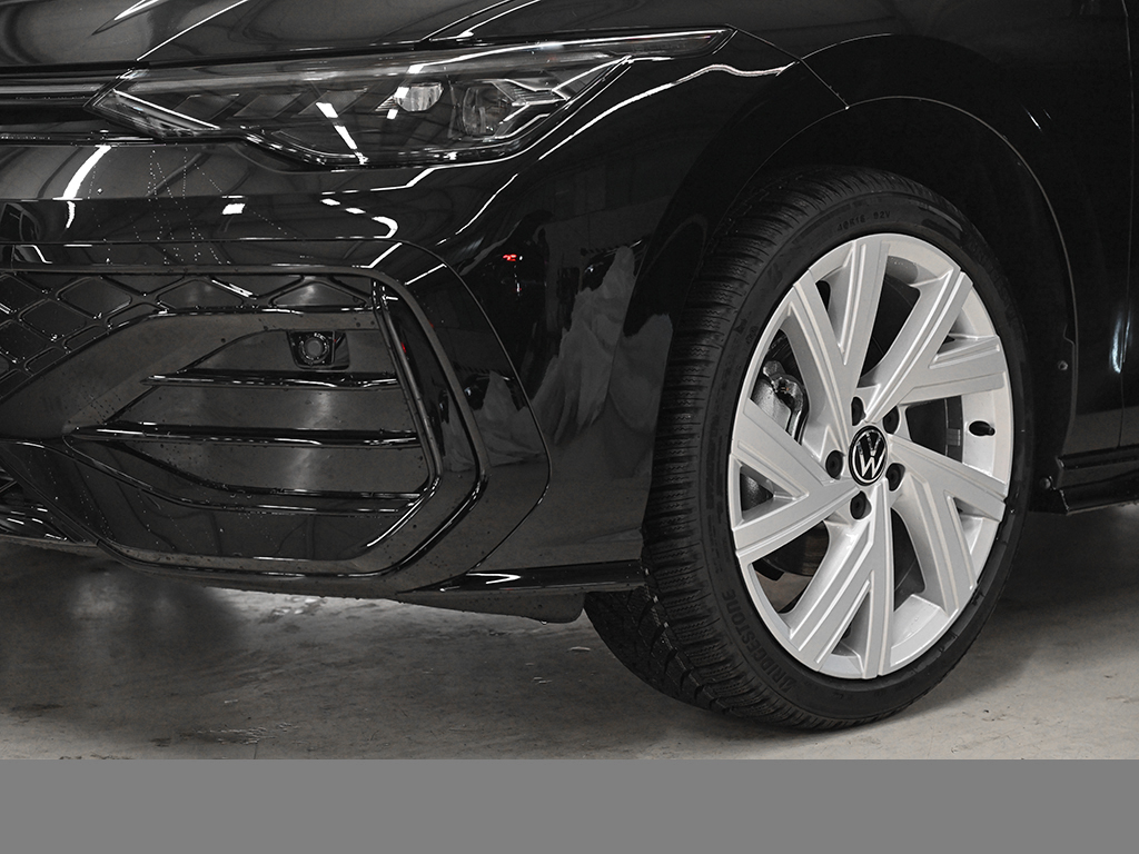 Volkswagen Golf VIII 1.5 eTSI R-LINE BLACK STYLE CAM LM18