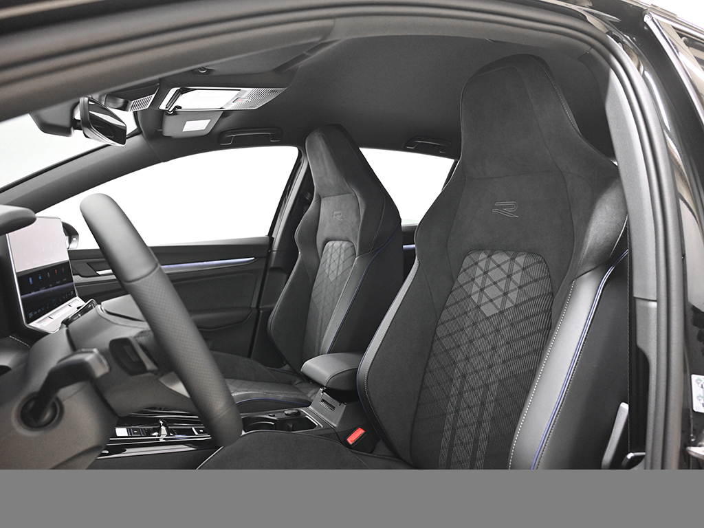 Volkswagen Golf VIII 1.5 eTSI R-LINE BLACK STYLE CAM LM18