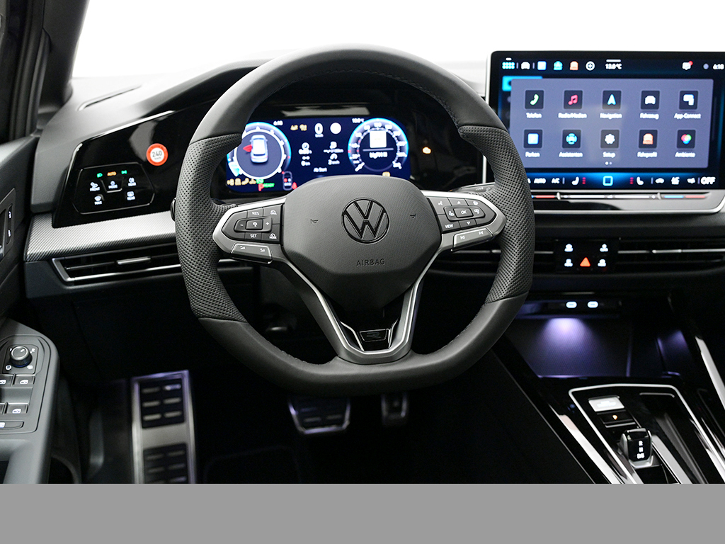 Volkswagen Golf VIII 1.5 eTSI R-LINE BLACK STYLE CAM LM18