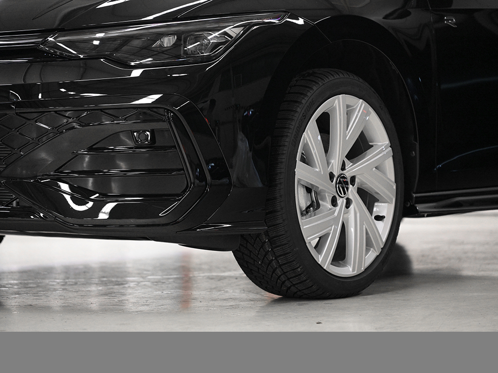 Volkswagen Golf VIII 1.5 eTSI R-LINE BLACK STYLE CAM LM18