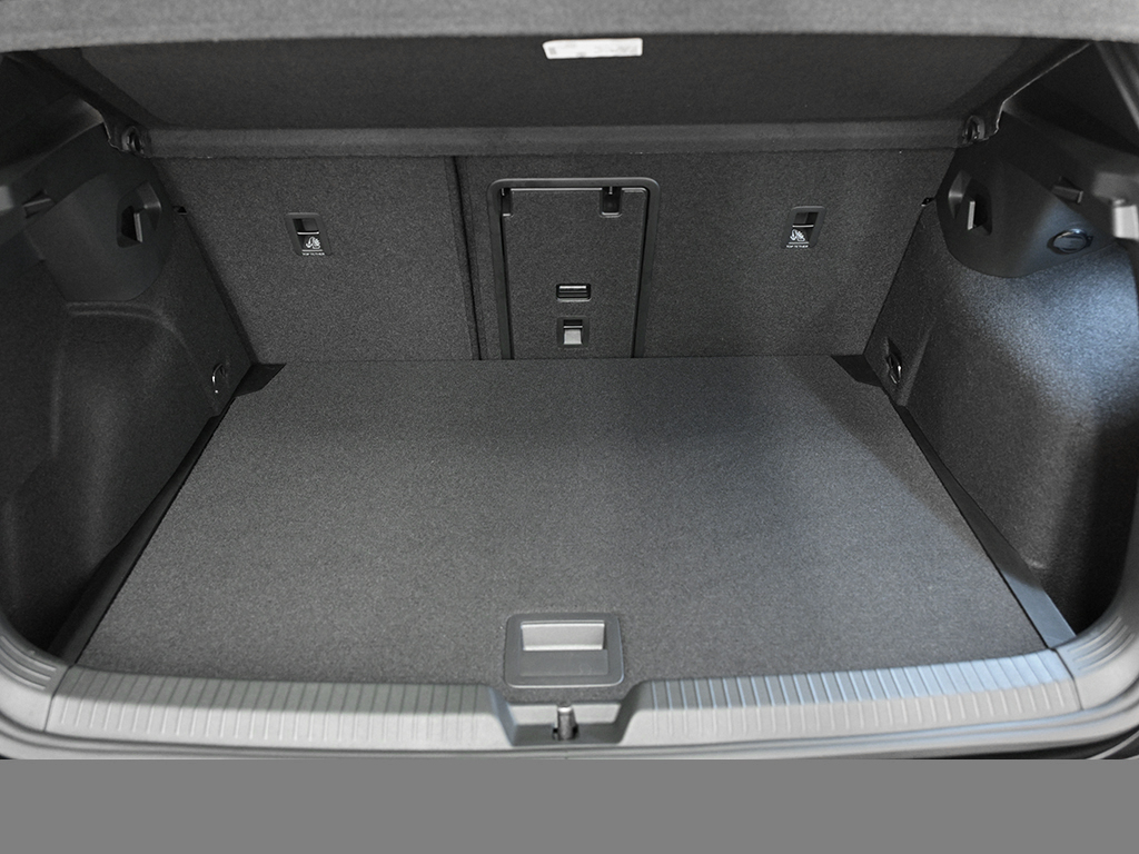 Volkswagen Golf VIII 1.5 eTSI R-LINE BLACK STYLE CAM LM18