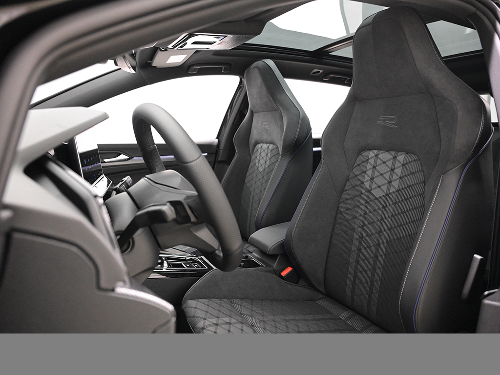 Volkswagen Golf Variant VIII 2.0 R-LINE BLACKSTYLE PANO CAM