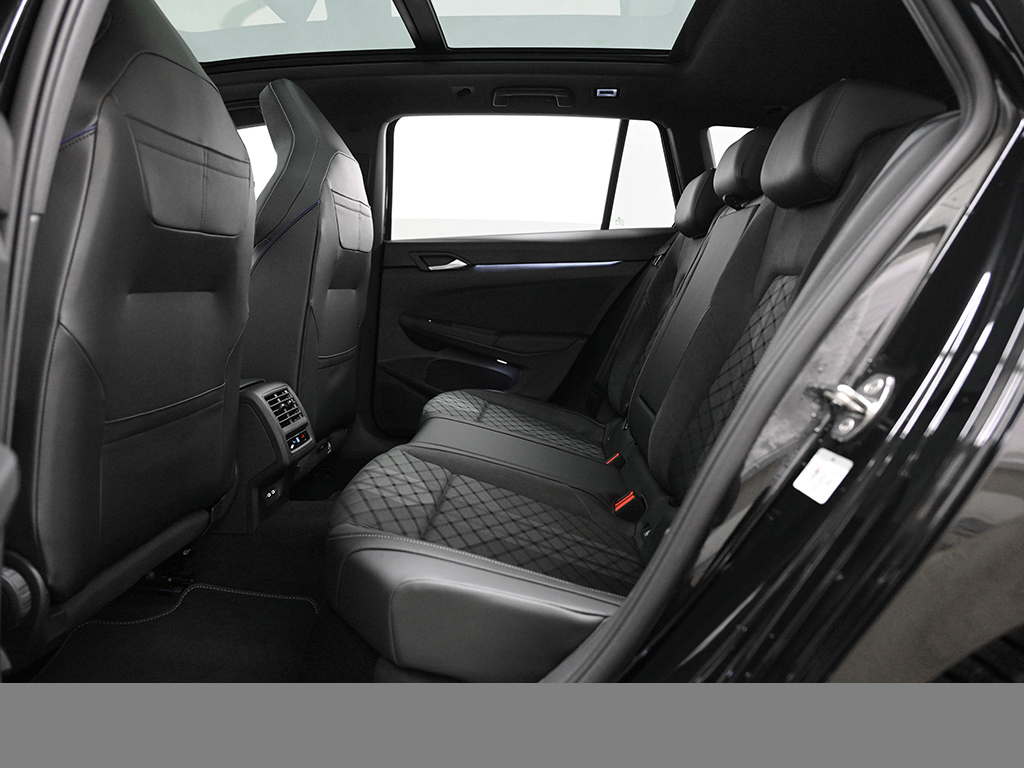 Volkswagen Golf Variant VIII 2.0 R-LINE BLACKSTYLE PANO CAM