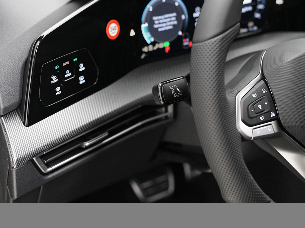 Volkswagen Golf Variant VIII 2.0 R-LINE BLACKSTYLE PANO CAM