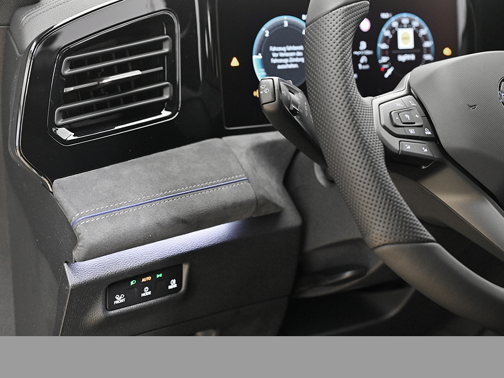 Volkswagen Tiguan 2.0 R-LINE DSG PANO AHK BLACKSTYLE