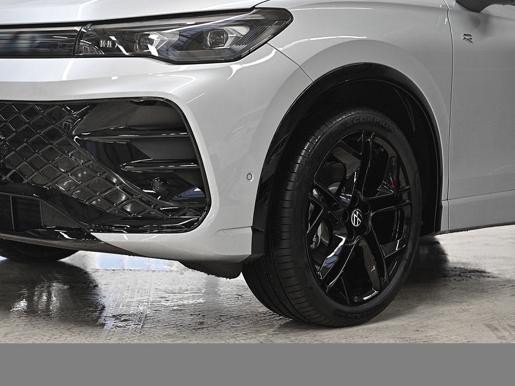 Volkswagen Tiguan 2.0 R-LINE DSG PANO AHK BLACKSTYLE
