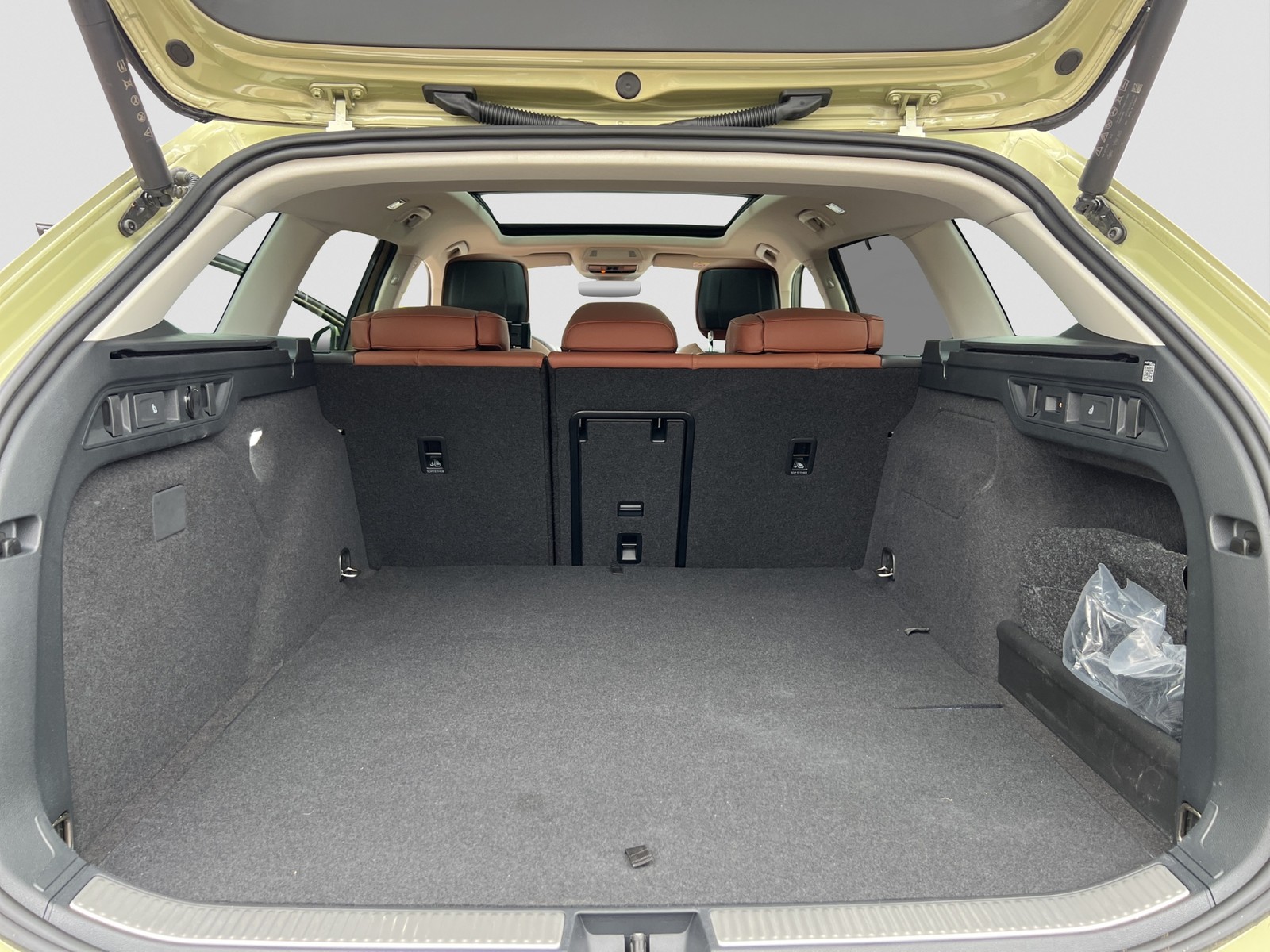 Skoda Superb Combi 1.5 iV L&K LEDER PANO AHK 360CAM 19Z