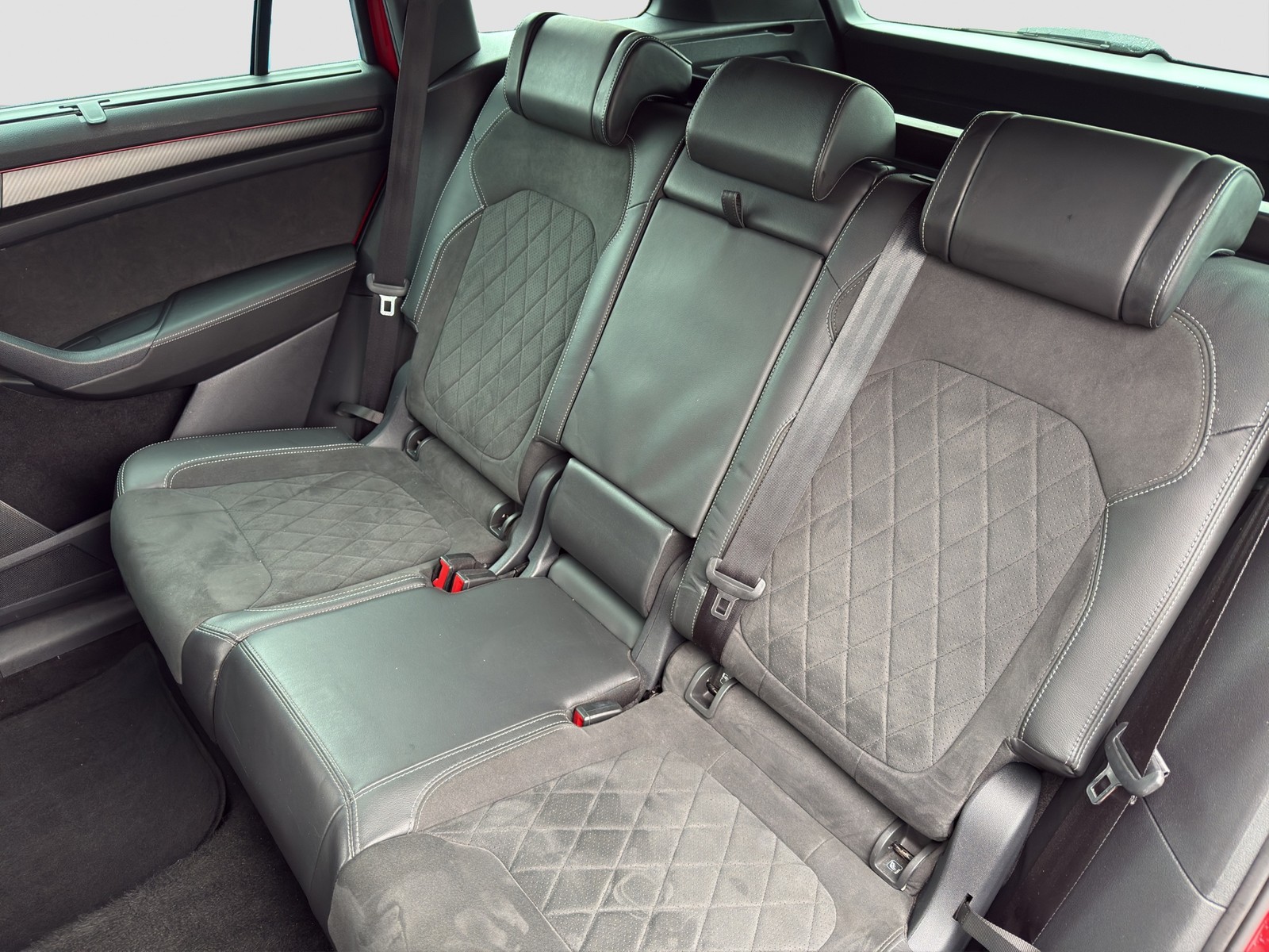 Skoda Kodiaq 2.0 SPORTLINE 4X4 AHK 360CAM LM19 EKLAPPE