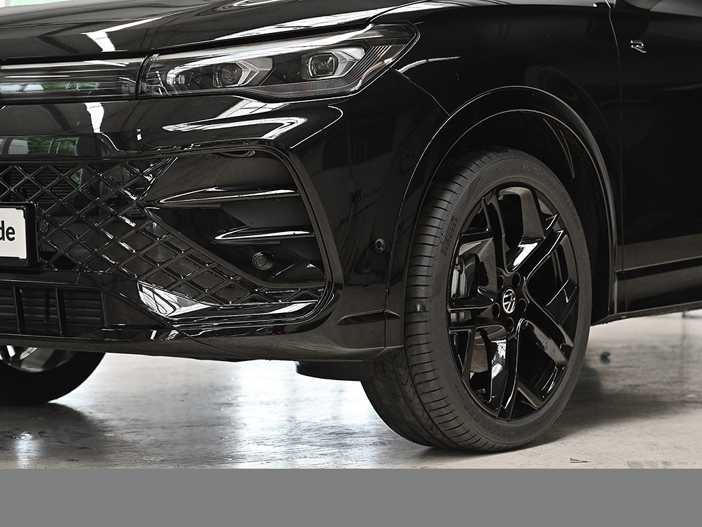 Volkswagen Tiguan 2.0 R-LINE 4X4 NEUESMODELL LEDER PANO 20Z