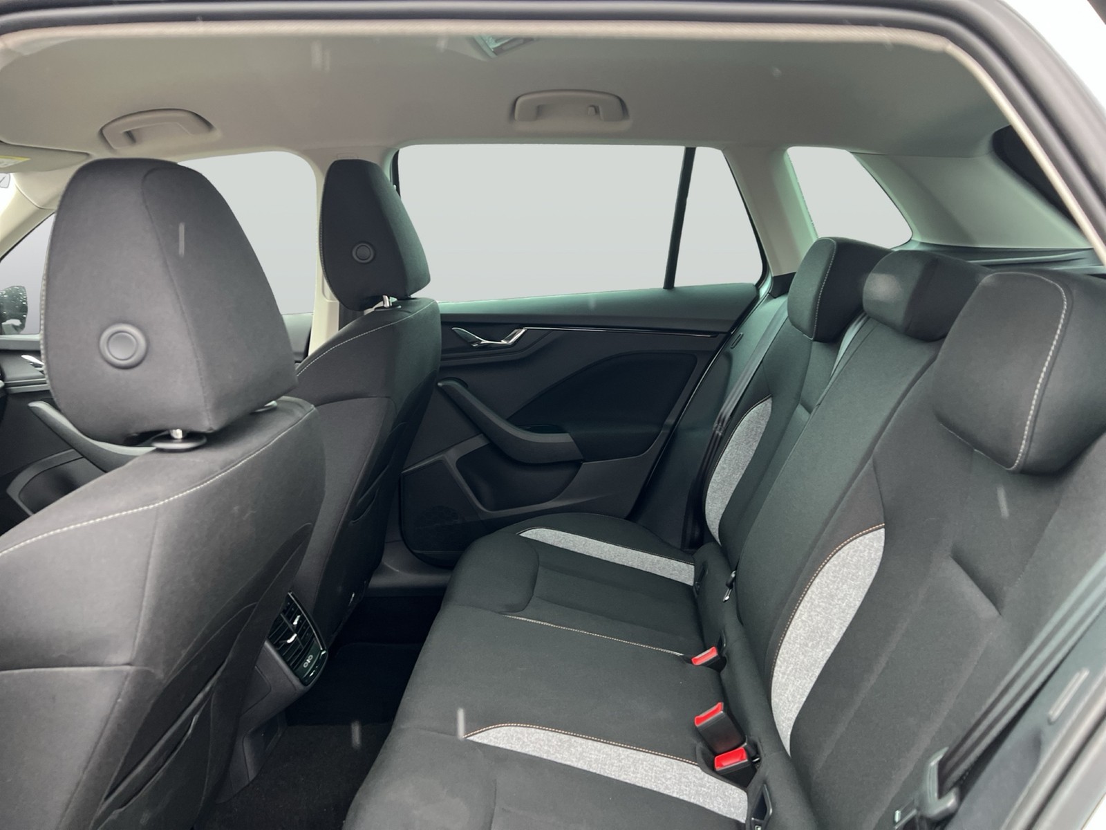 Skoda Kamiq 1.0 TOUR BLACKPACKAGE CAM NAVI MATRIX