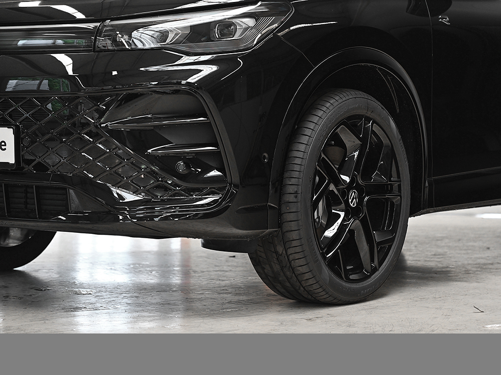 Volkswagen Tiguan 2.0 R-LINE 4X4 NEUESMODELL LEDER PANO 20Z