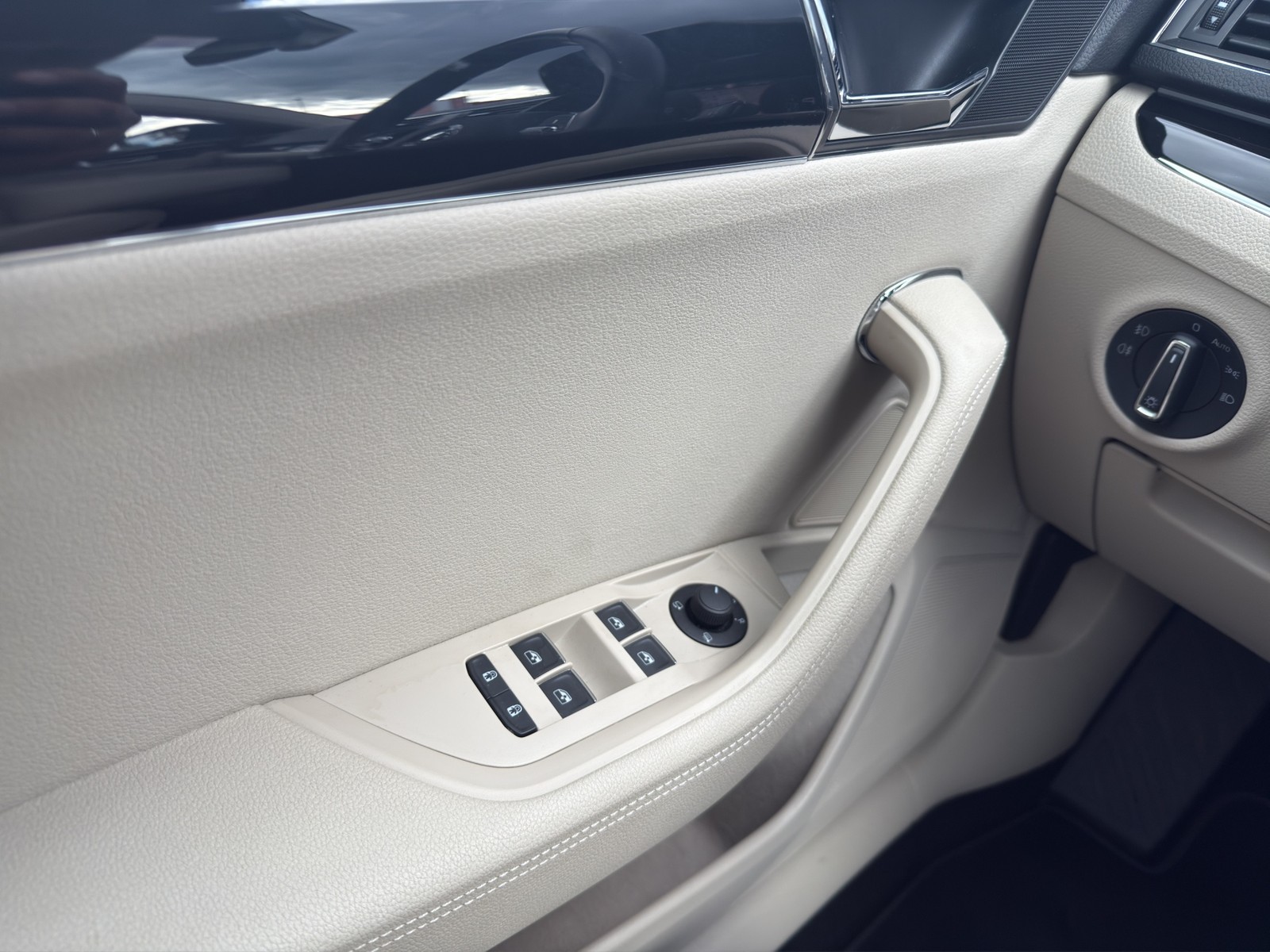 Skoda Superb Combi 2.0 L&K LEDER PANO CAM ACC LM18 NAVI