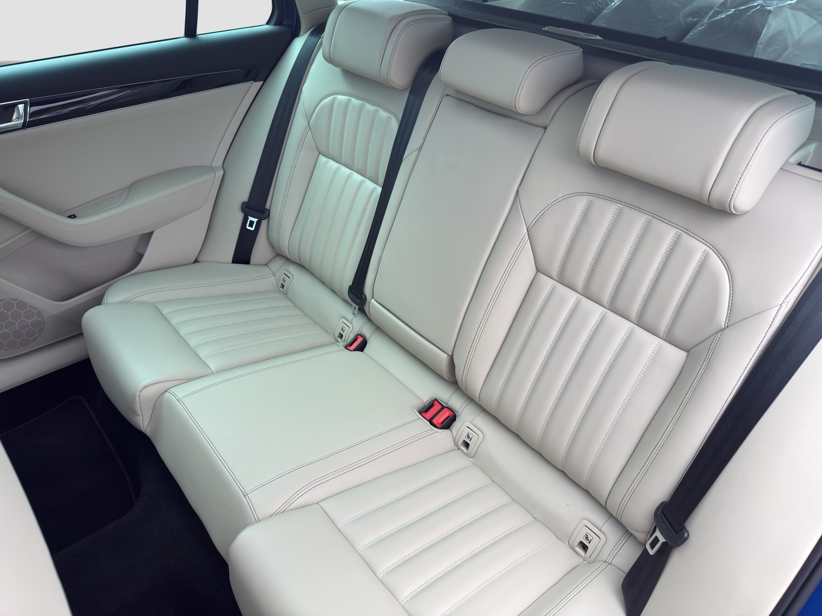 Skoda Superb Combi 2.0 L&K LEDER PANO CAM ACC LM18 NAVI