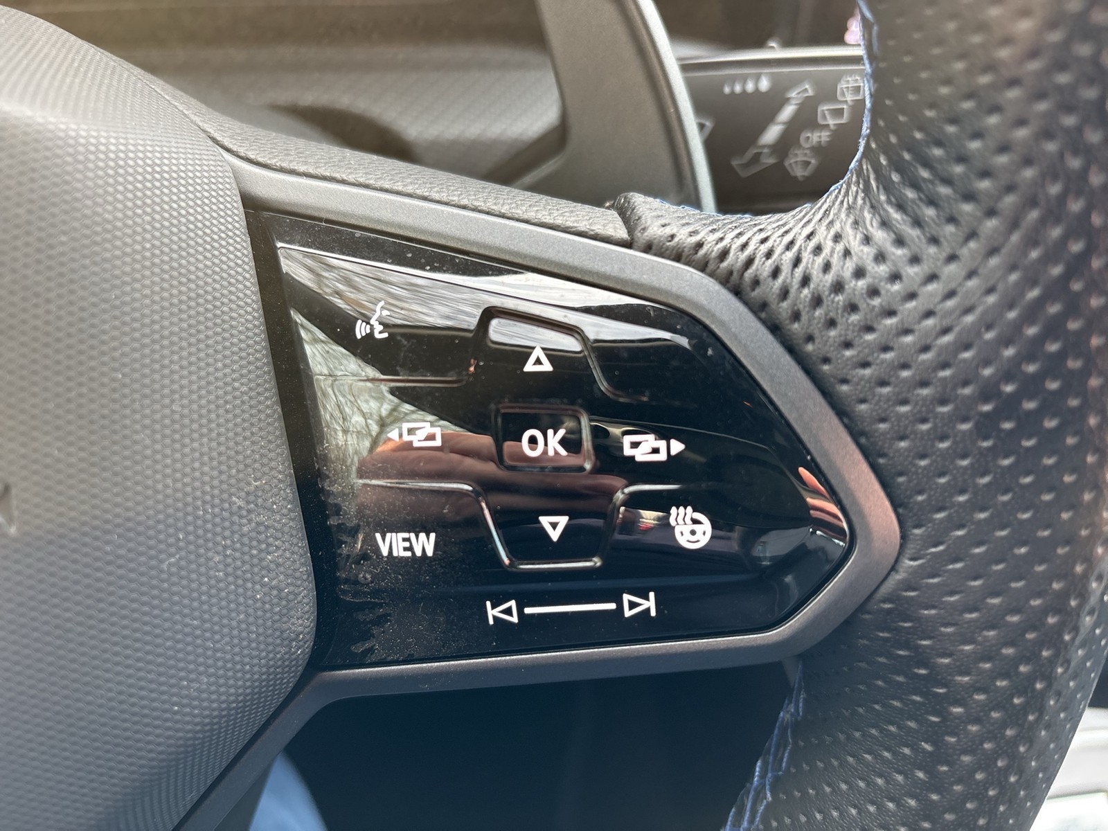 Volkswagen Golf VIII 2.0 R 4X4 ACC LM18 LED+ CARPLAY SITZHZ