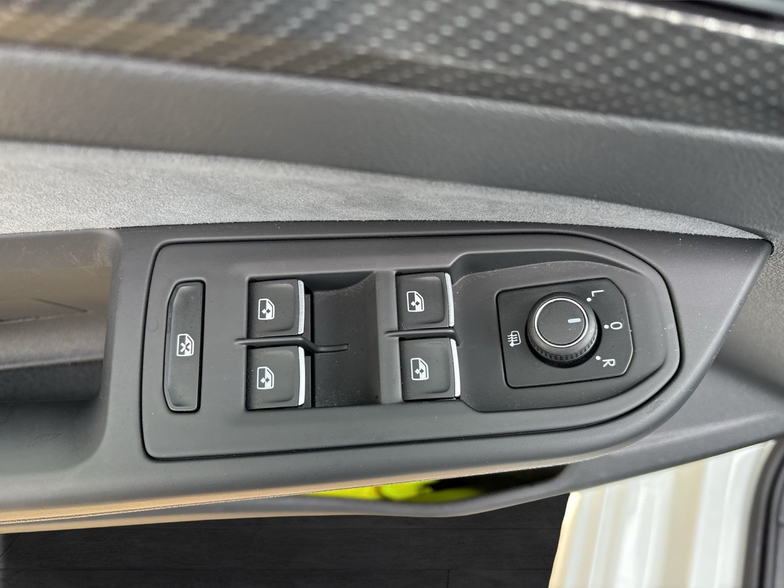 Volkswagen Golf VIII 2.0 R 4X4 ACC LM18 LED+ CARPLAY SITZHZ