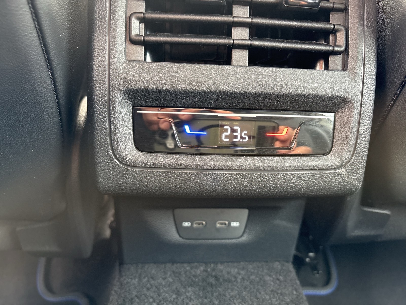 Volkswagen Golf VIII 2.0 R 4X4 ACC LM18 LED+ CARPLAY SITZHZ