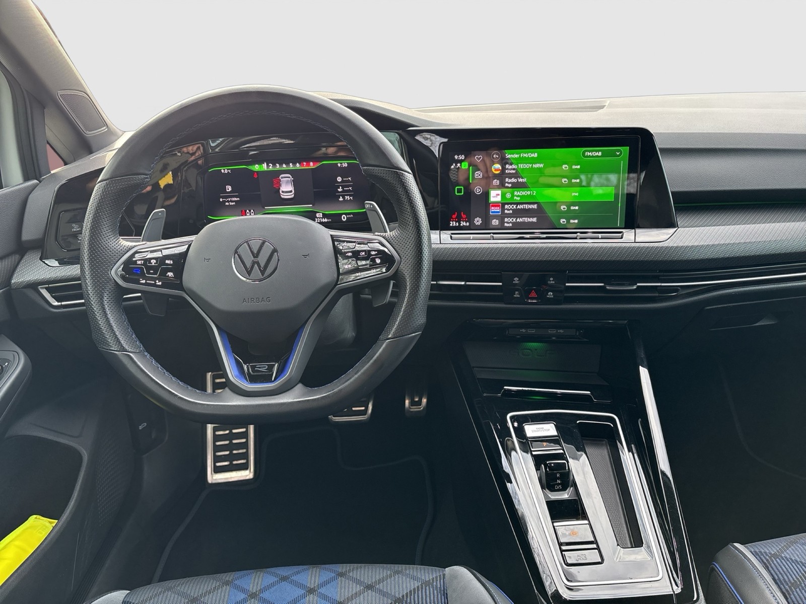 Volkswagen Golf VIII 2.0 R 4X4 ACC LM18 LED+ CARPLAY SITZHZ