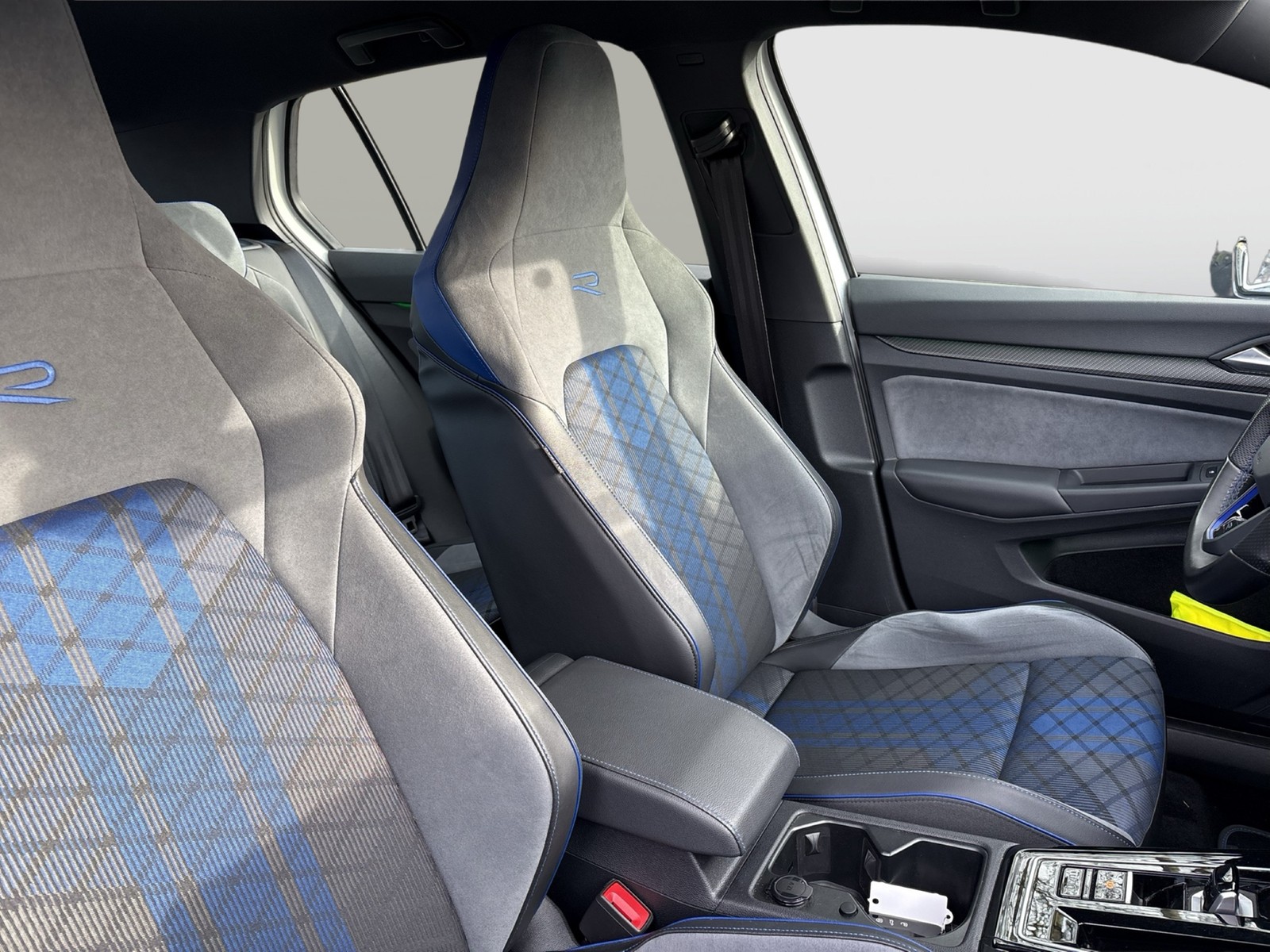 Volkswagen Golf VIII 2.0 R 4X4 ACC LM18 LED+ CARPLAY SITZHZ