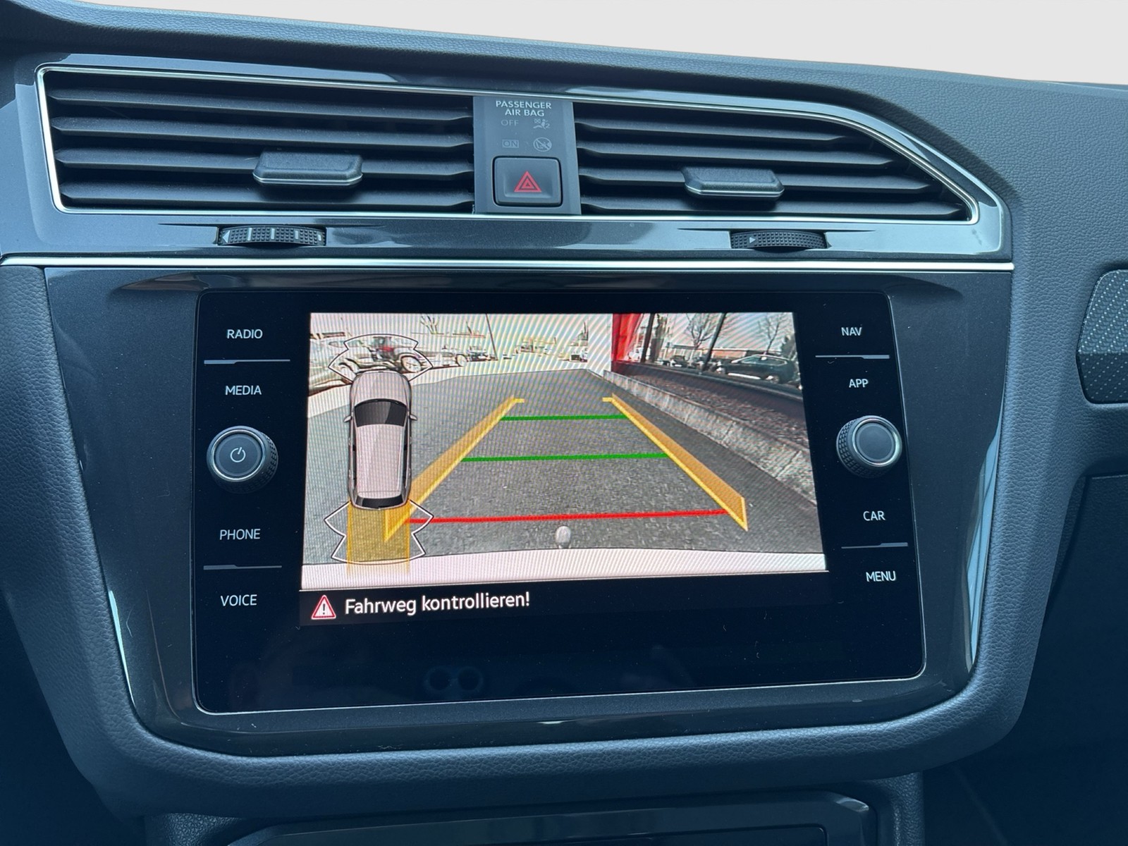 Volkswagen Tiguan 2.0 R BLACK STYLE 4X4 AHK CAM ACC LM20