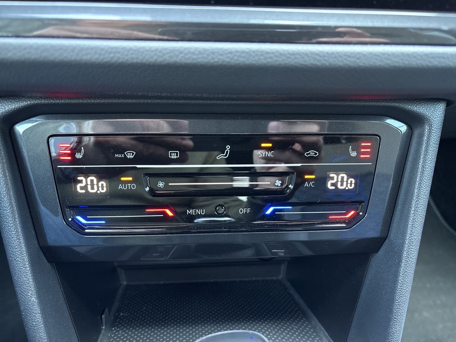 Volkswagen Tiguan 2.0 R BLACK STYLE 4X4 AHK CAM ACC LM20