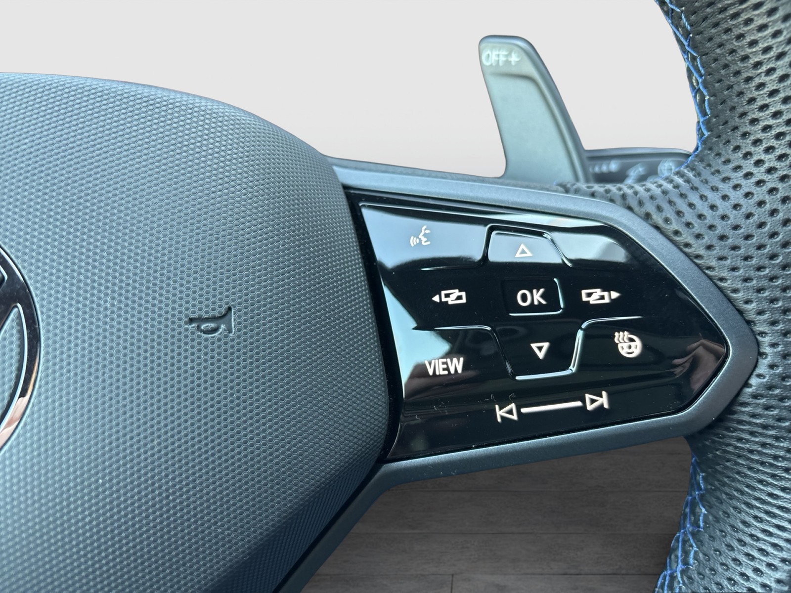 Volkswagen Tiguan 2.0 R BLACK STYLE 4X4 AHK CAM ACC LM20