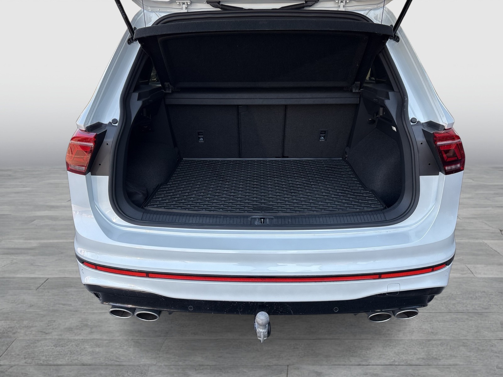 Volkswagen Tiguan 2.0 R BLACK STYLE 4X4 AHK CAM ACC LM20