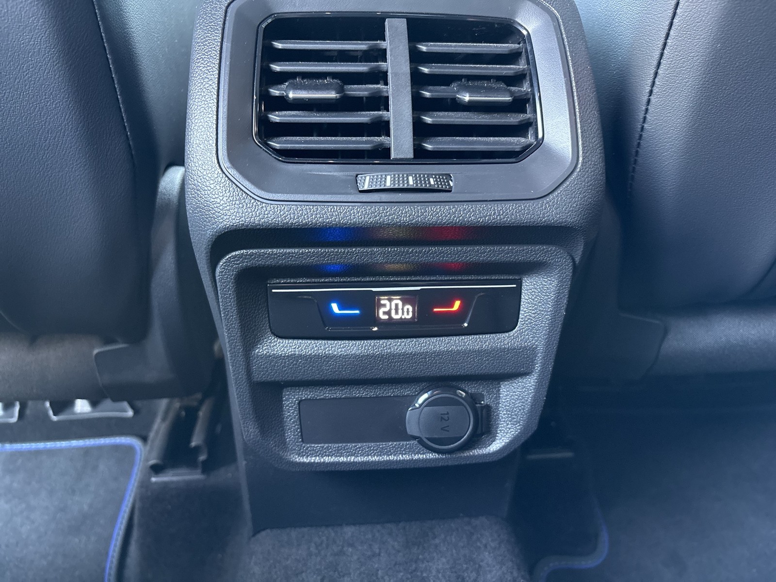 Volkswagen Tiguan 2.0 R BLACK STYLE 4X4 AHK CAM ACC LM20