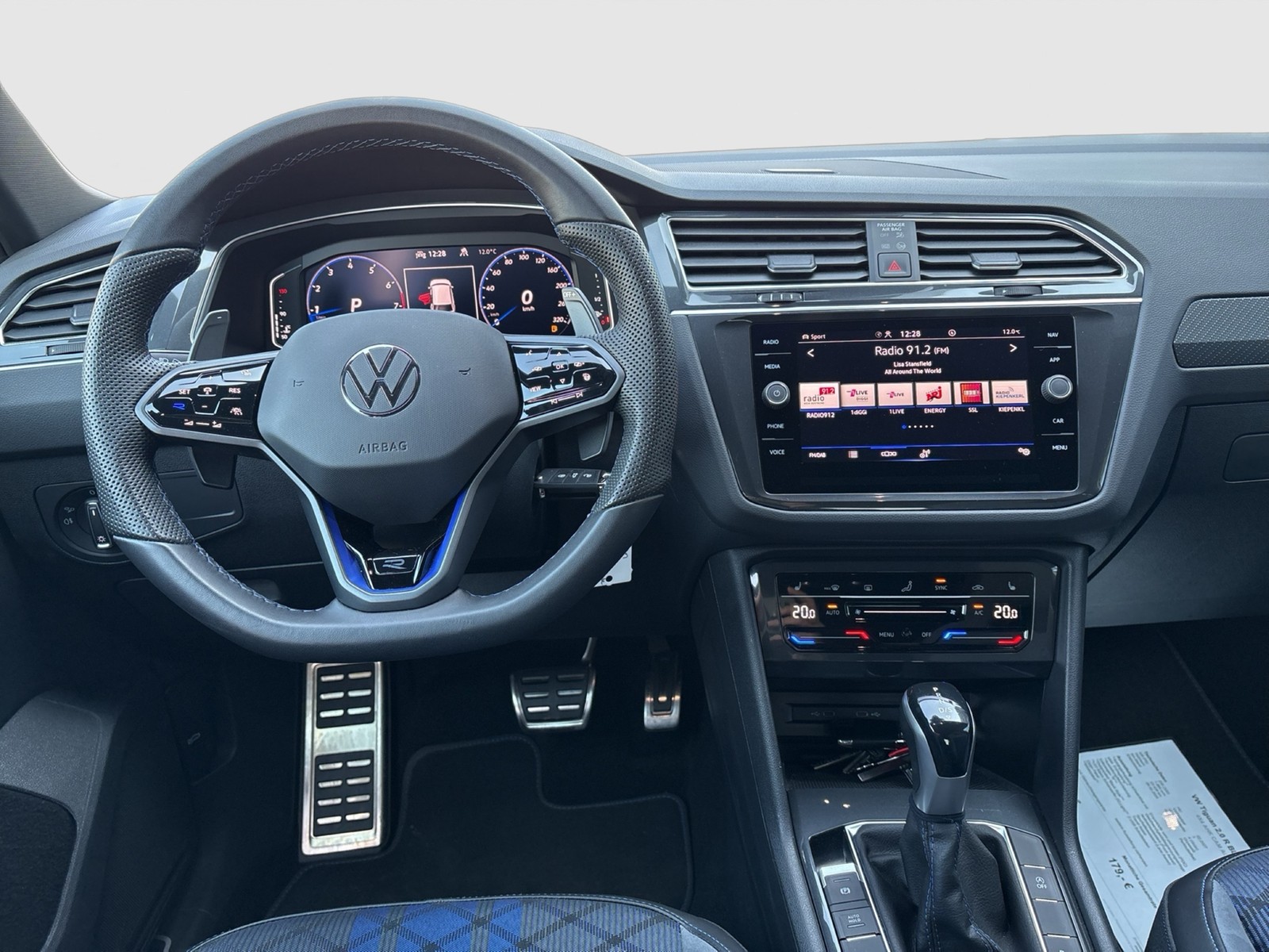 Volkswagen Tiguan 2.0 R BLACK STYLE 4X4 AHK CAM ACC LM20