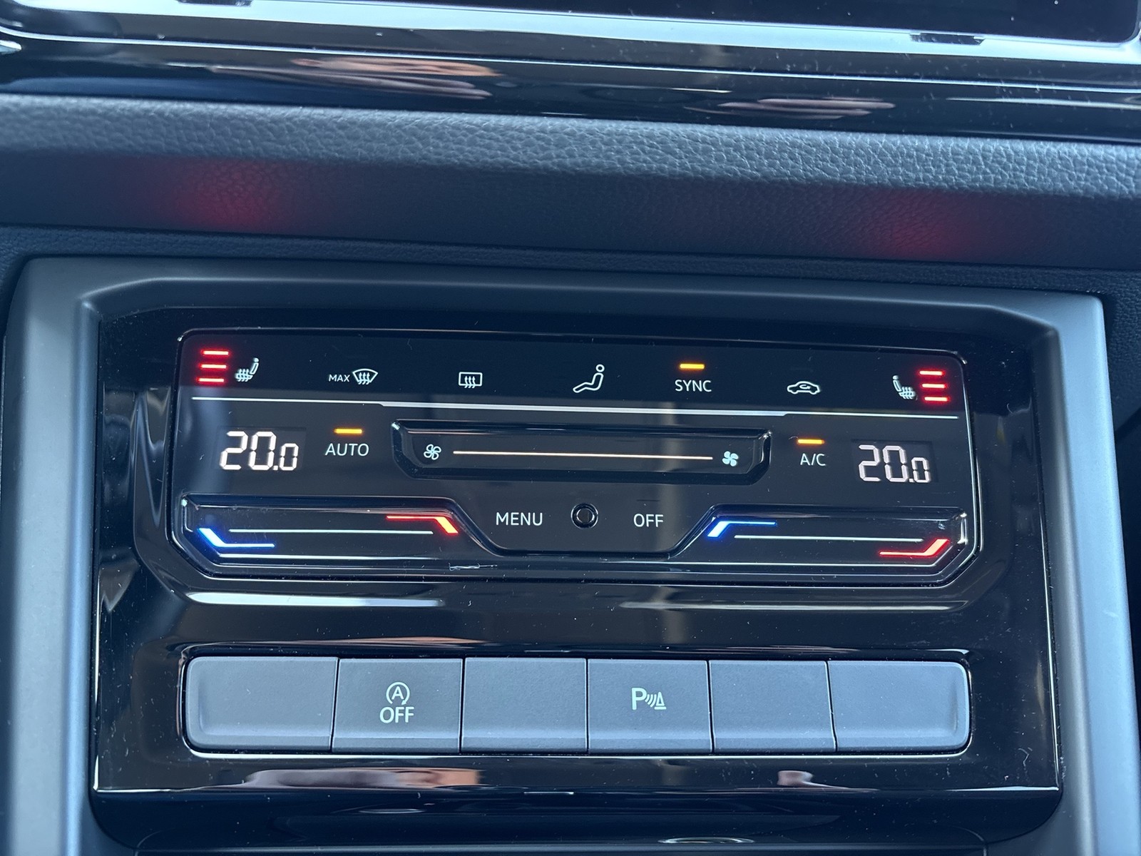 Volkswagen Touran 1.5 HIGHLINE AHK CAM ACC LM17 NAVI SITZHZ