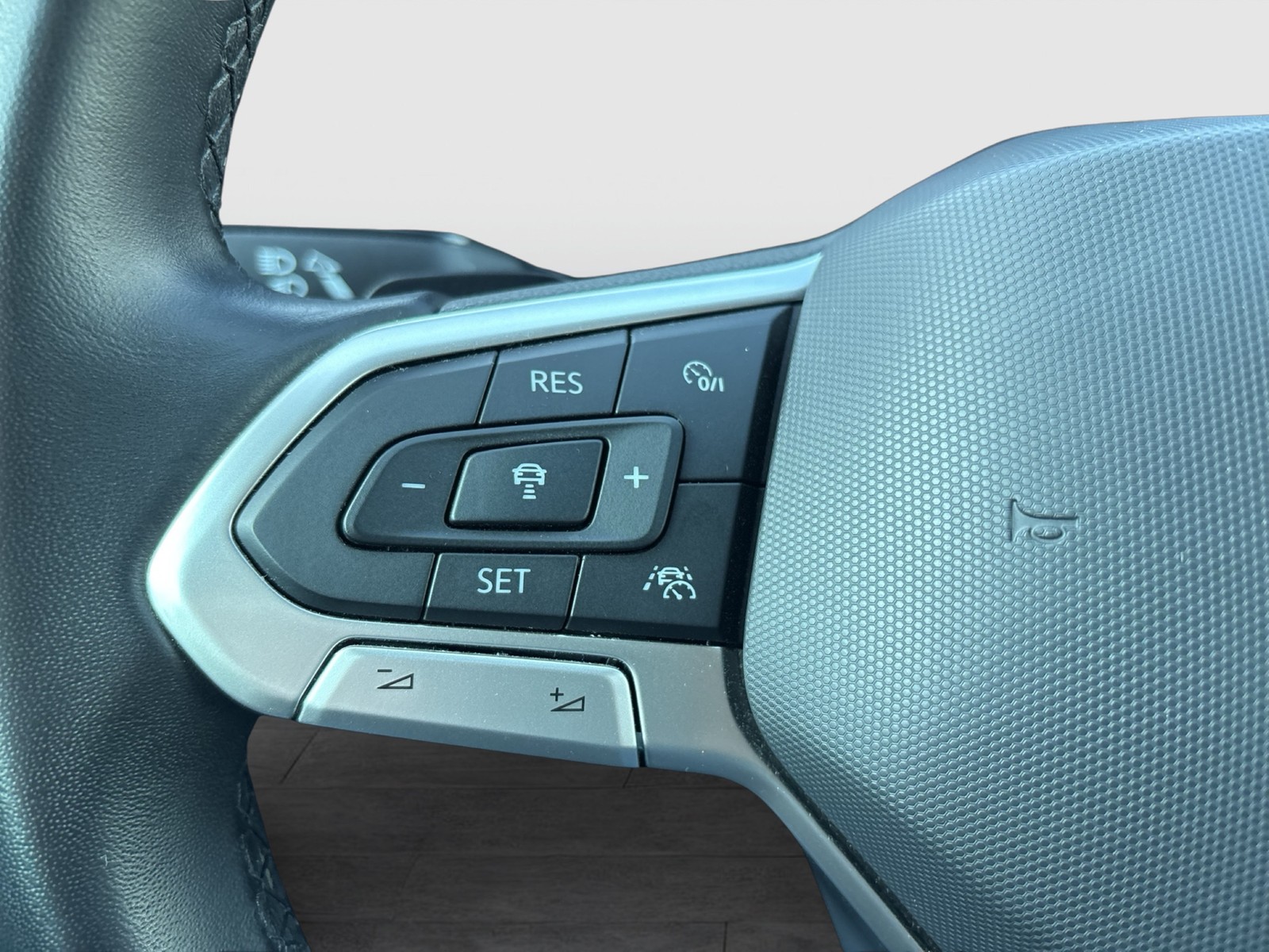 Volkswagen Touran 1.5 HIGHLINE AHK CAM ACC LM17 NAVI SITZHZ