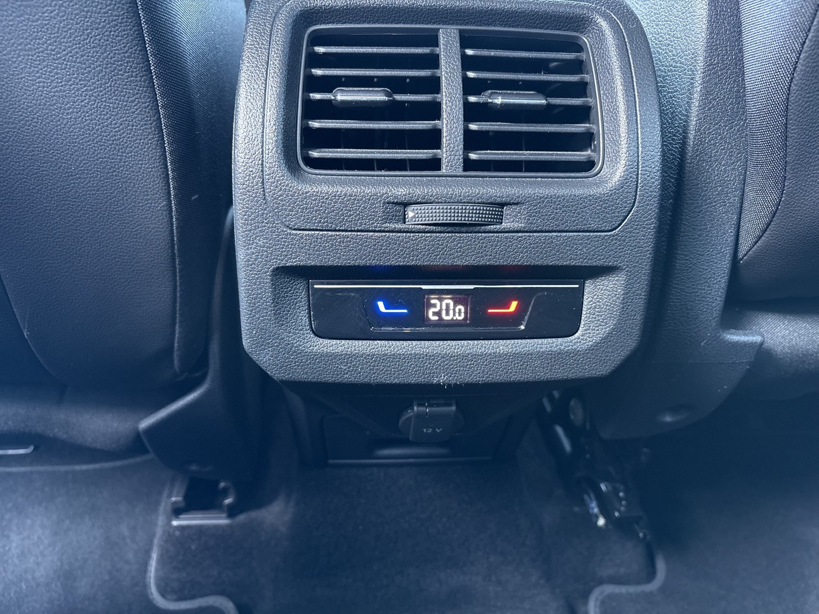 Volkswagen Touran 1.5 HIGHLINE AHK CAM ACC LM17 NAVI SITZHZ