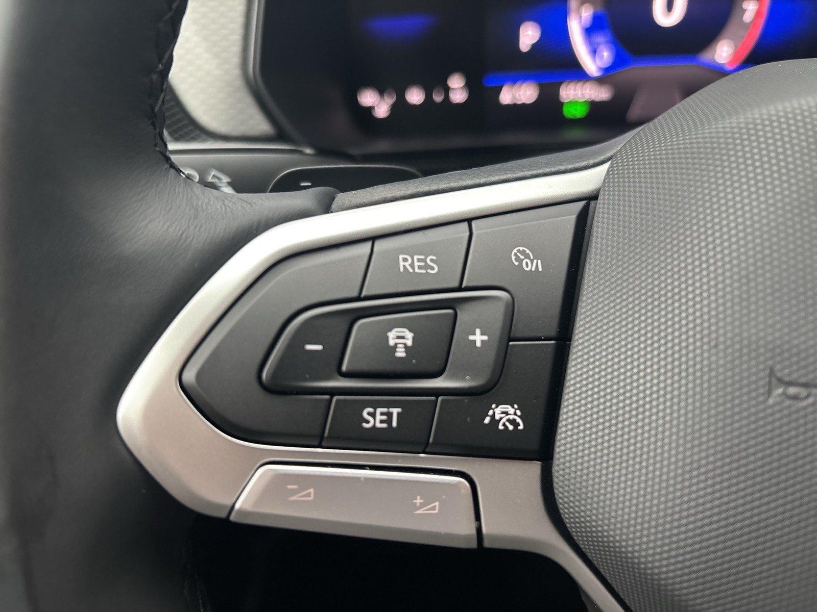 Volkswagen T-Cross 1.0 LIFE ACC NAVI ALU SITZHEIZUNG LED