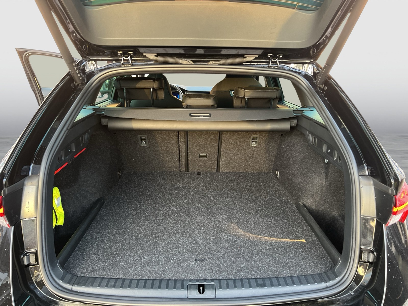 Skoda Octavia Combi 1.4 iV SPORTLINE AHK CAM ACC LM18