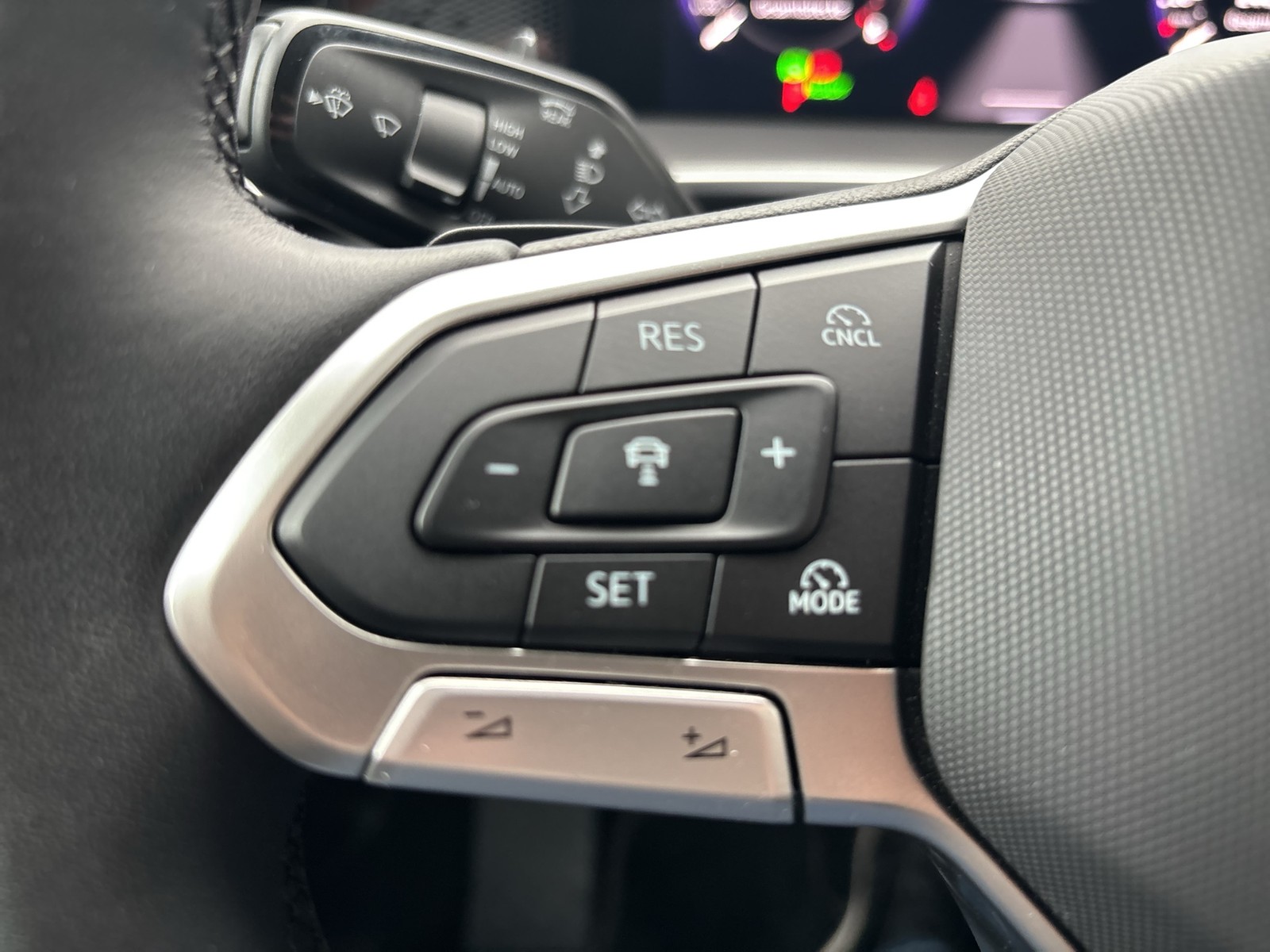 Volkswagen Tayron 1.5 eTSI LIFE 7SITZE AHK 360CAM LM18 NAVI